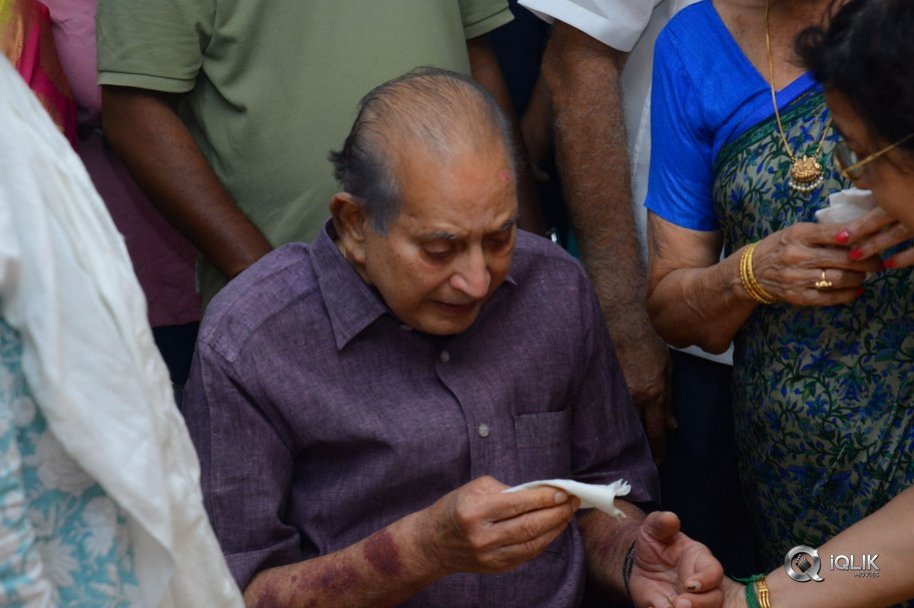 Celebrities-Pay-Homage-to-Vijaya-Nirmala-Garu